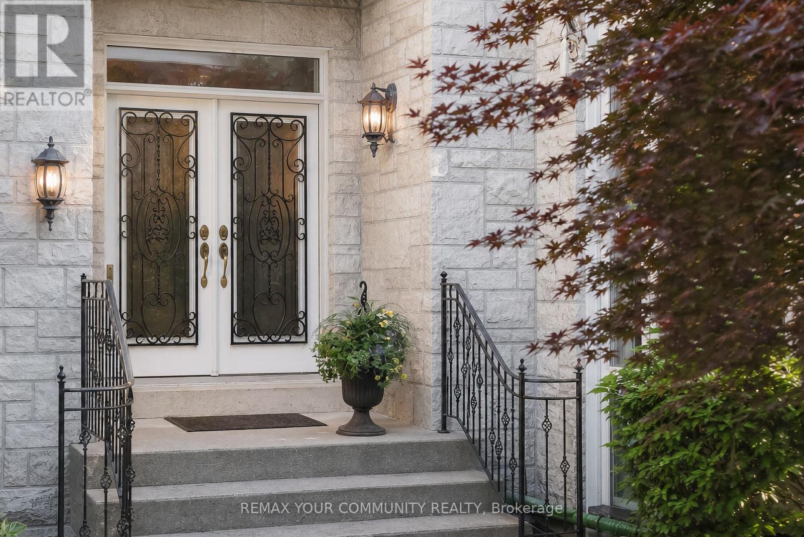 135 Wedgewood Drive, Toronto, Ontario M2M 2H6 - Photo 3 - C13656102