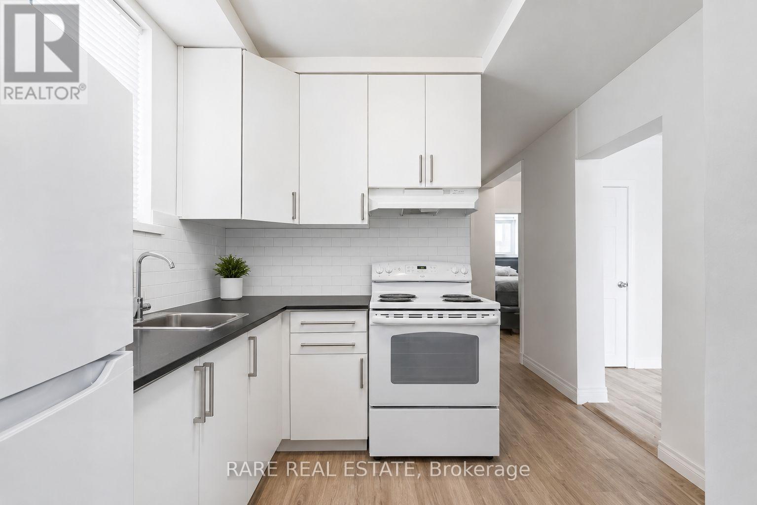 1 - 352 Hopewell Avenue, Toronto, Ontario  M6E 2S2 - Photo 4 - W13656110