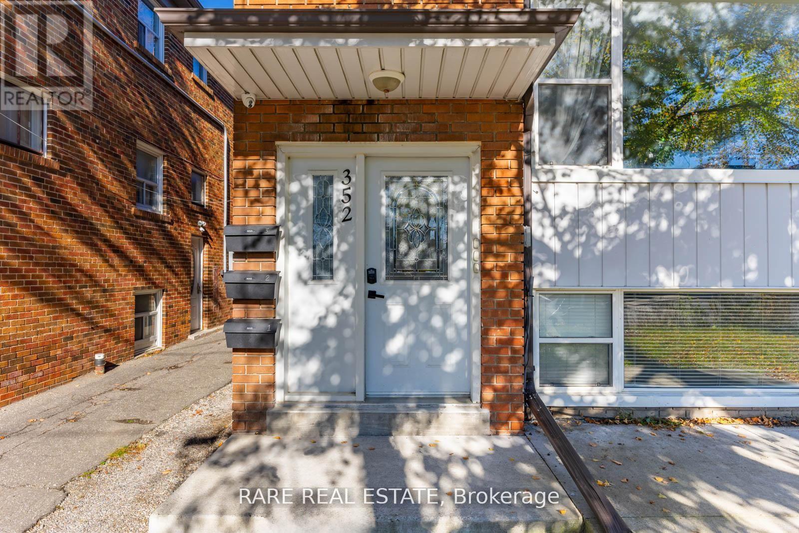 1 - 352 Hopewell Avenue, Toronto, Ontario  M6E 2S2 - Photo 8 - W13656110