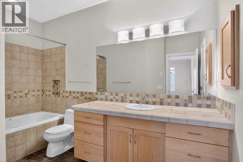14 Discovery Woods Villas SW, Calgary, Alberta  T2H 5A6 - Photo 18 - A2313697