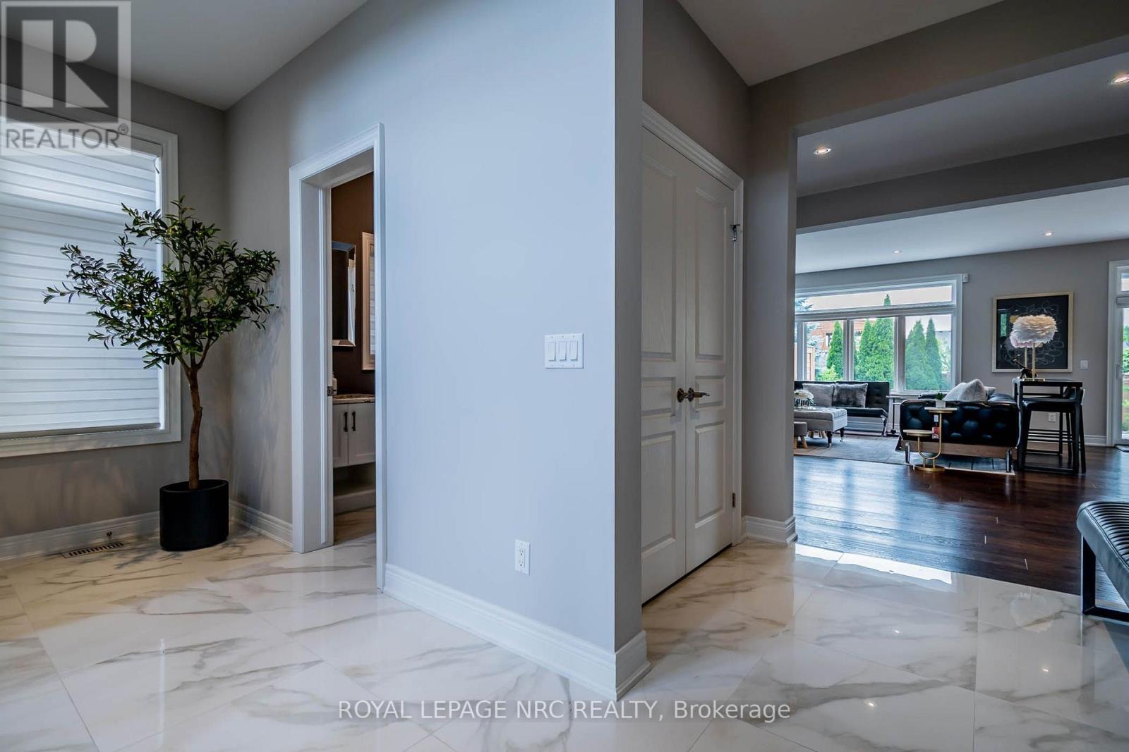 8 Tuscany Court, St. Catharines, Ontario  L2S 0E2 - Photo 5 - X13656174