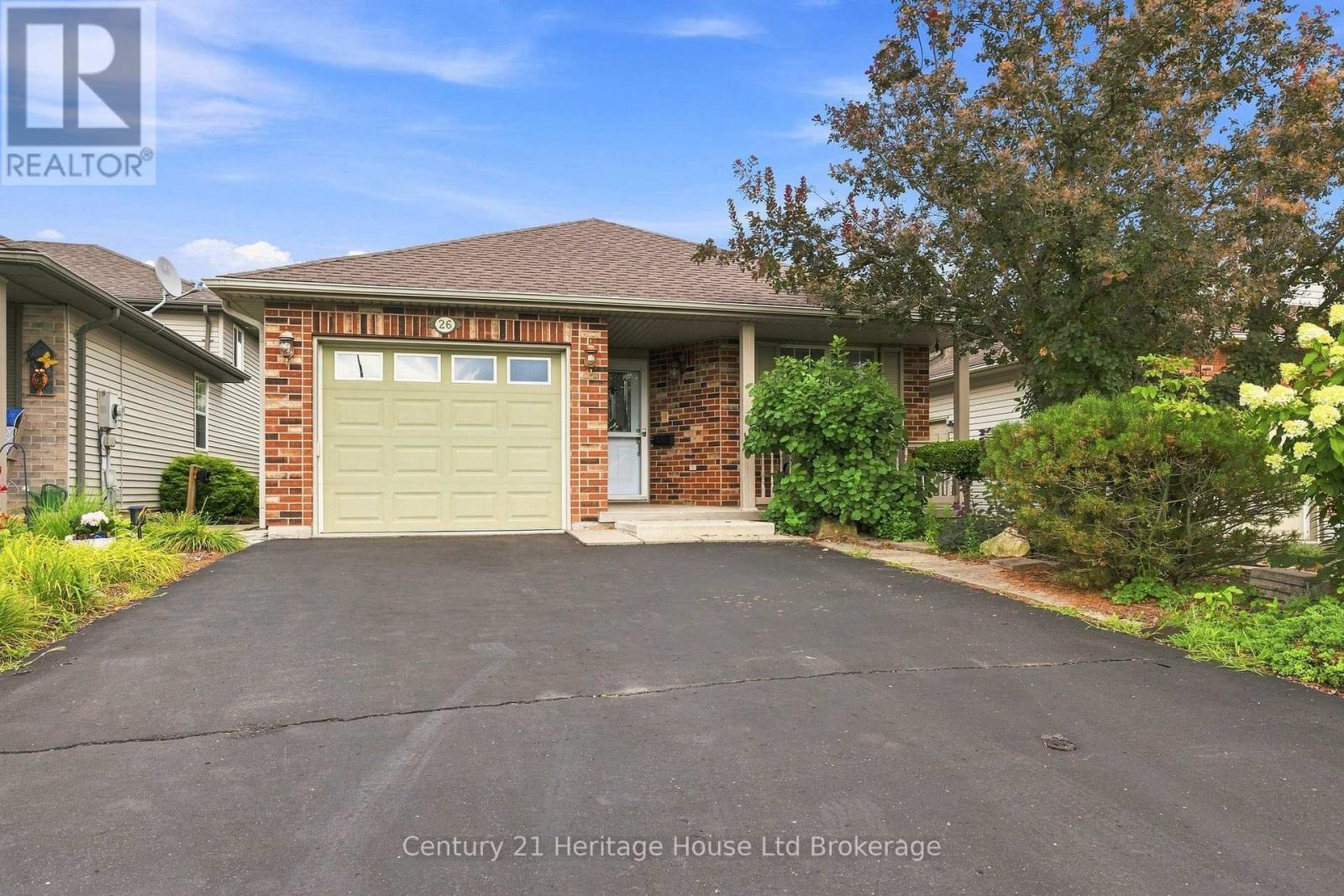 26 Peach Street, Tillsonburg, Ontario  N4G 5N6 - Photo 2 - X13656204