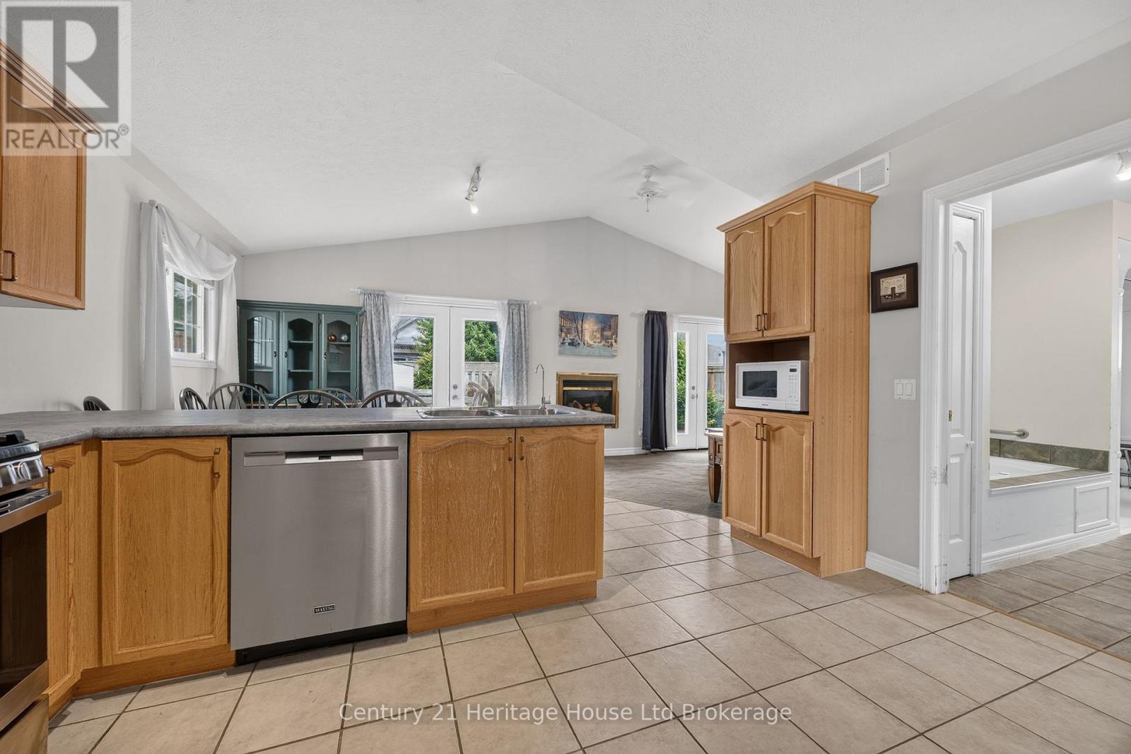 26 Peach Street, Tillsonburg, Ontario  N4G 5N6 - Photo 5 - X13656204