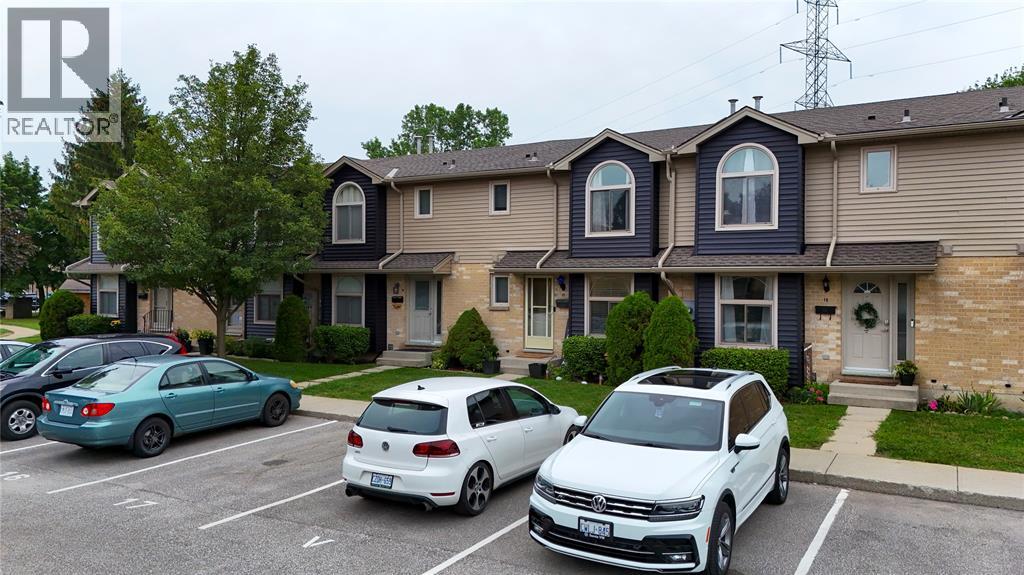 27 YORK CRESCENT Unit# 17