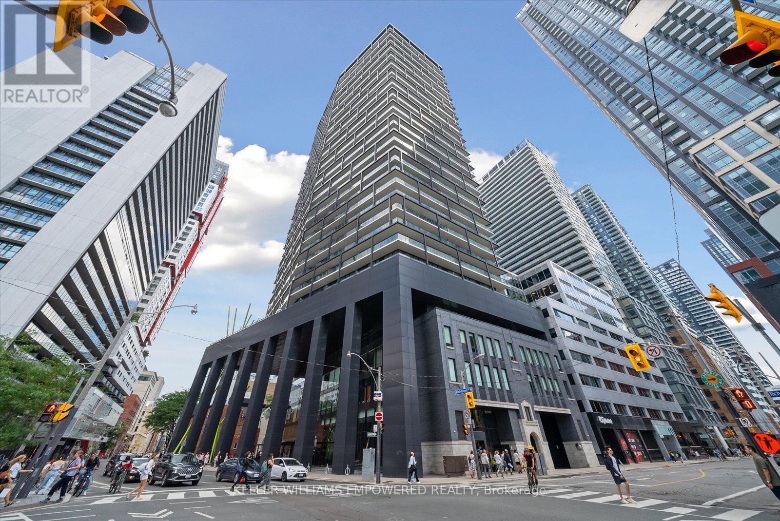 1105 - 125 PETER STREET, Toronto, Ontario