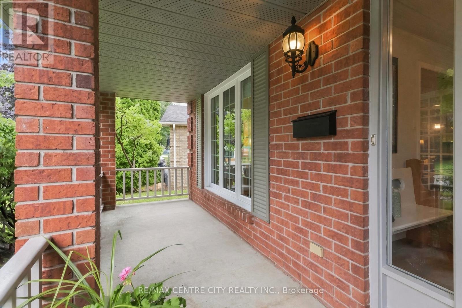 194 Whisperwood Avenue, London South, Ontario  N6K 4C8 - Photo 4 - X13656140