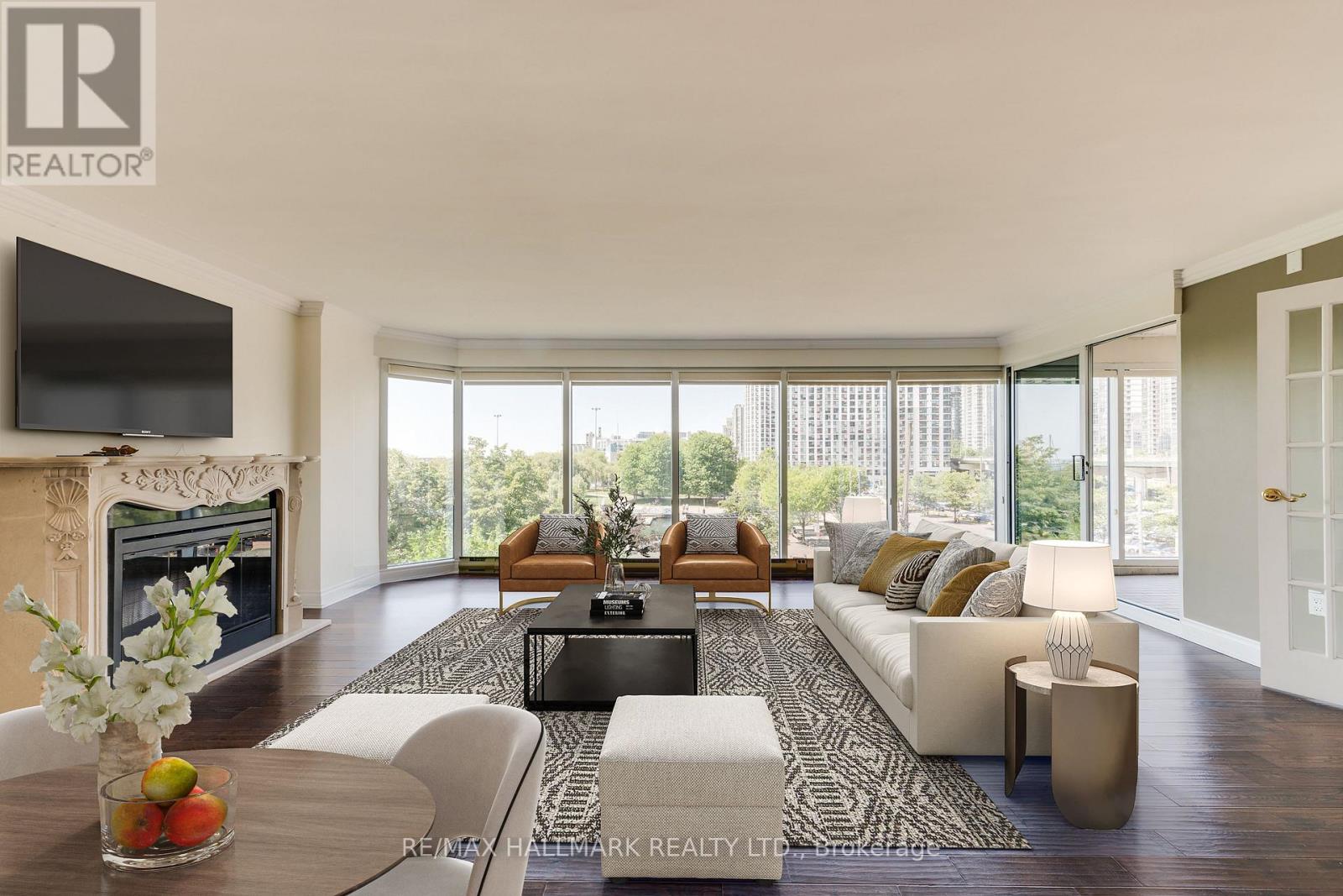 <div class="slider-price">$1,149,000</div><p>404 - 251 Queens Quay W, Toronto, Ontario</p>