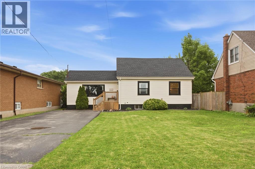 481 UPPER GAGE Avenue, Hamilton, Ontario