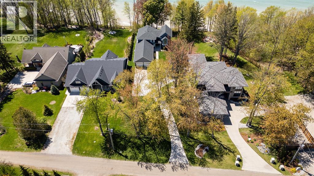 7392 IVY LANE Plympton-Wyoming Ontario Canada N0N1J6 4