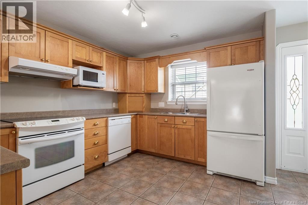 354 Amirault Unit# 15, Dieppe, New Brunswick E1A 1G3 - Photo 3 - NB136578