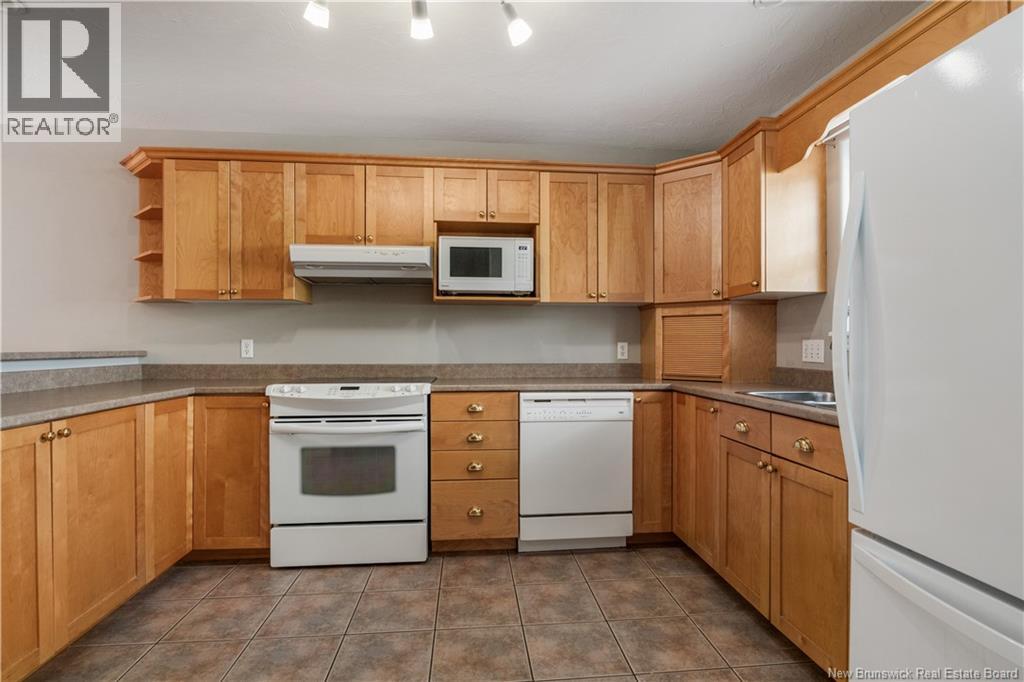 354 Amirault Unit# 15, Dieppe, New Brunswick E1A 1G3 - Photo 4 - NB136578