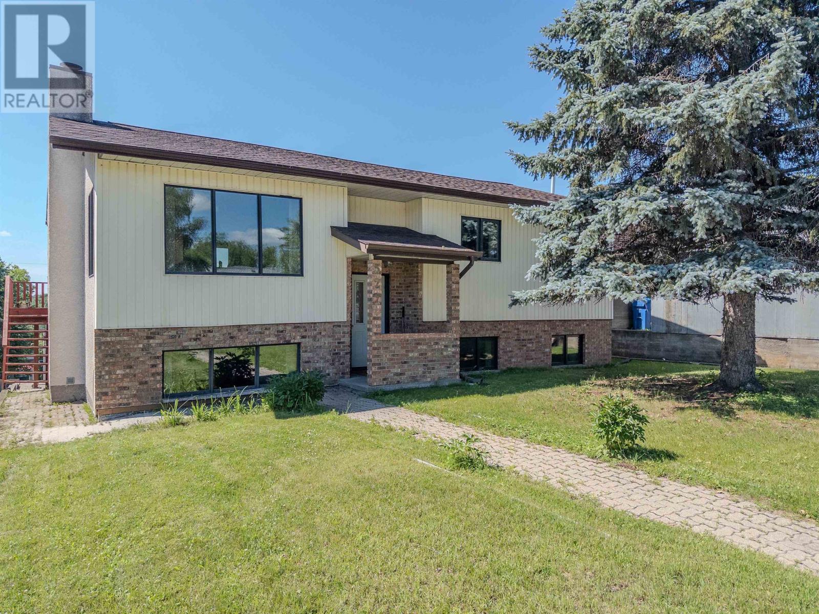 527 Second Street South, Kenora, Ontario