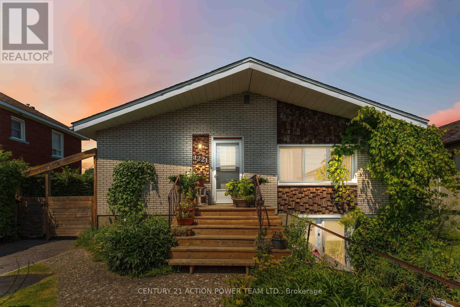 1221 KITCHENER AVENUE W, Ottawa, Ontario