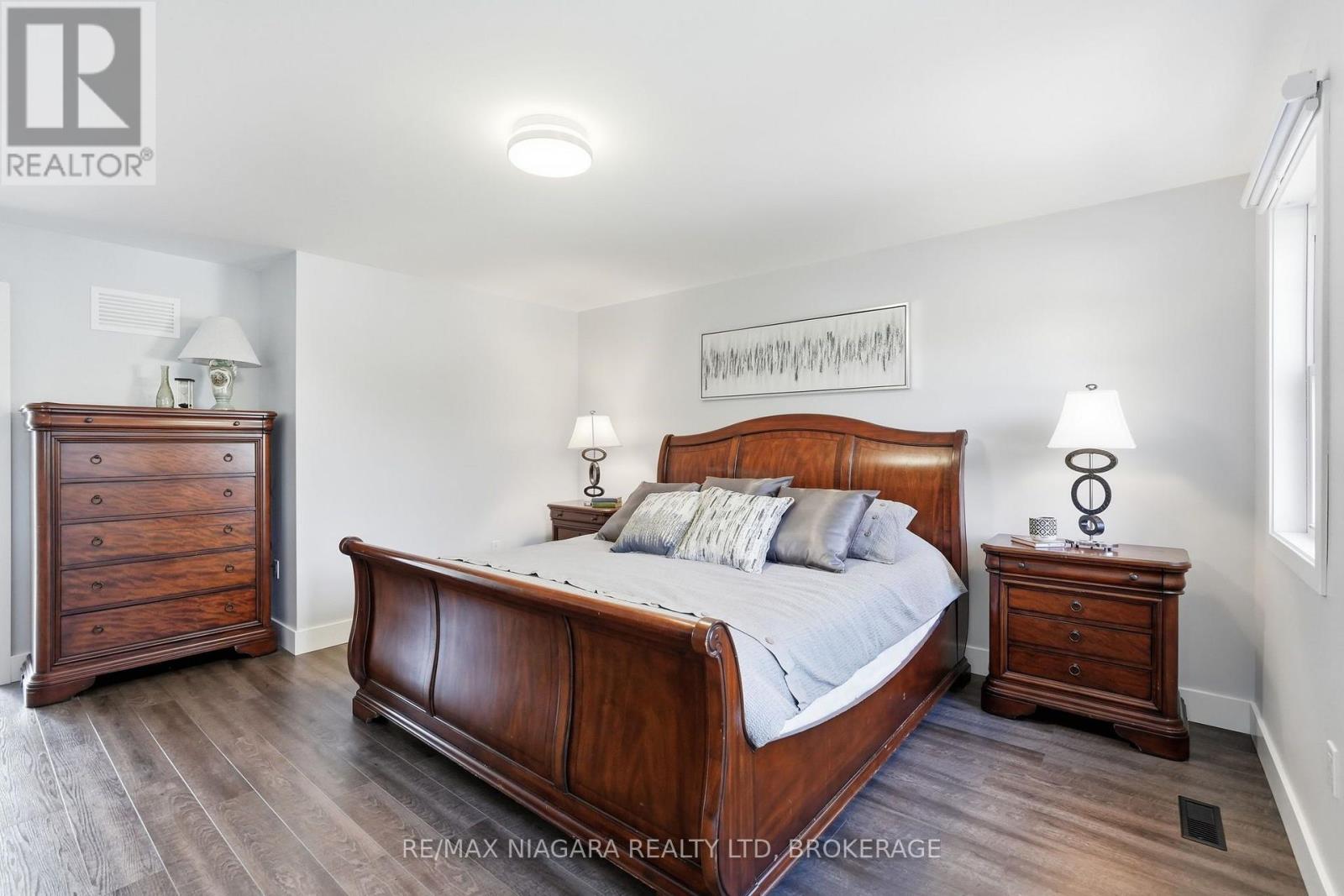 12 Lakeview Avenue, Grimsby (Grimsby Beach), Ontario L3M 3M1 - Photo 18 - X13656342