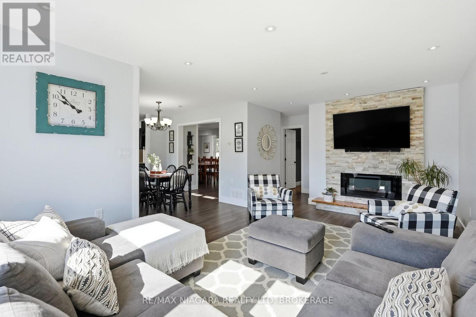 12 Lakeview Avenue, Grimsby (Grimsby Beach), Ontario L3M 3M1 - Photo 2 - X13656342