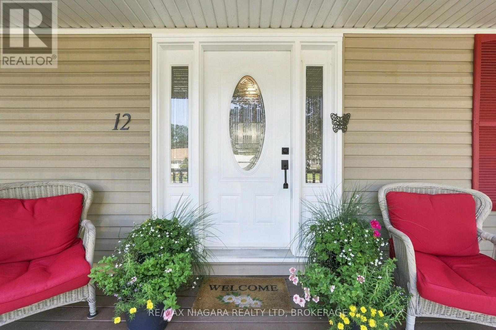 12 Lakeview Avenue, Grimsby (Grimsby Beach), Ontario L3M 3M1 - Photo 4 - X13656342