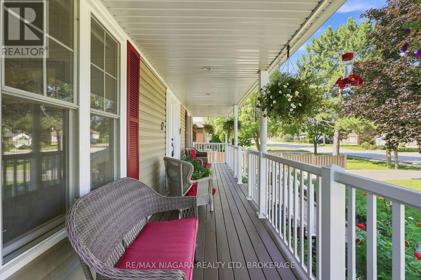 12 Lakeview Avenue, Grimsby (Grimsby Beach), Ontario L3M 3M1 - Photo 5 - X13656342