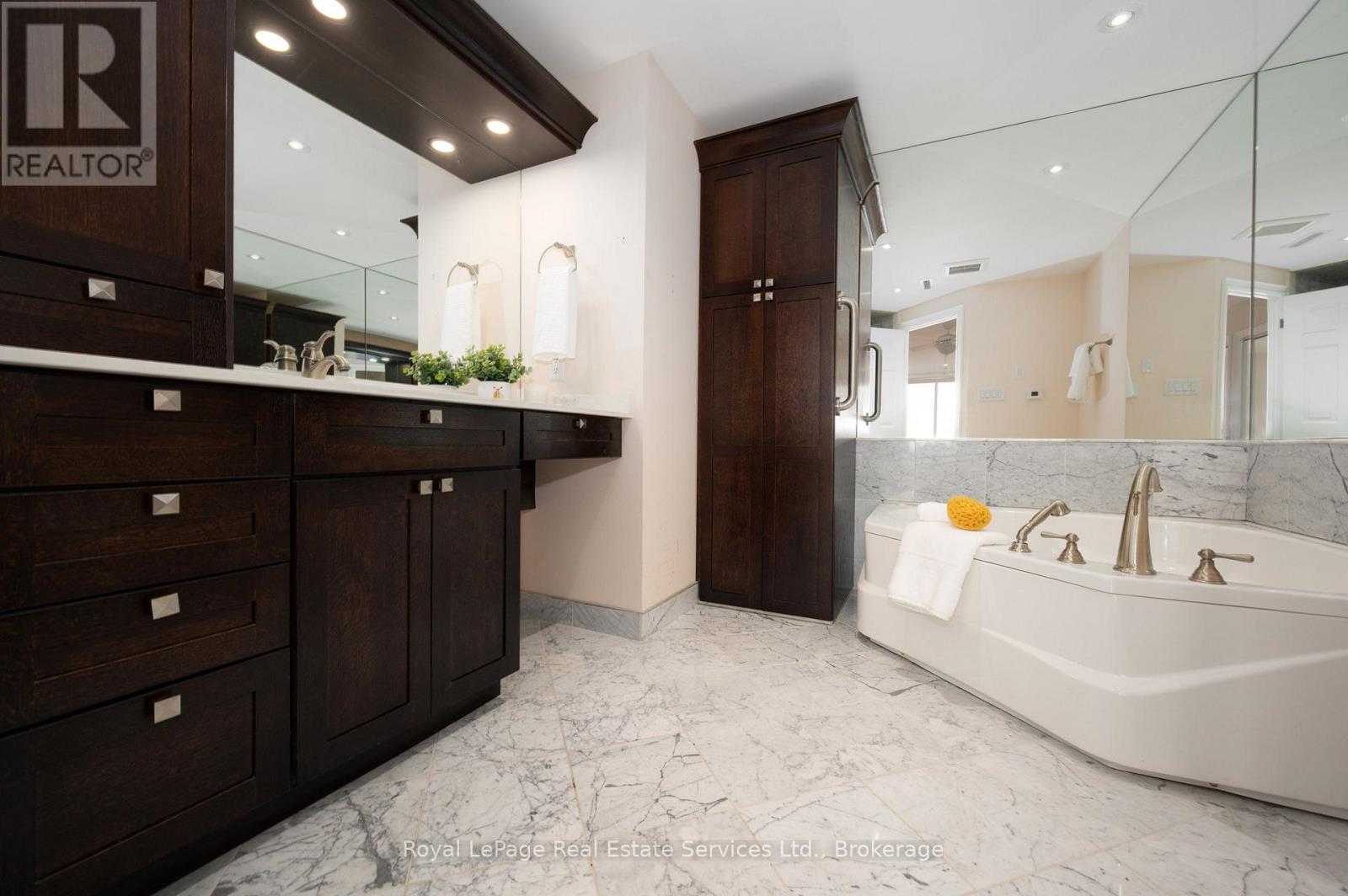1105 - 100 Lakeshore Road E, Oakville, Ontario  L6J 6M9 - Photo 19 - W13656352