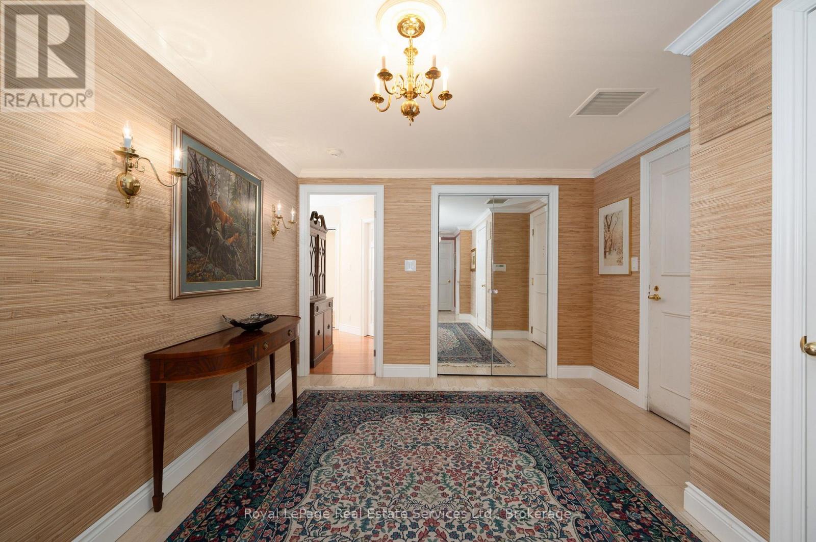 1105 - 100 Lakeshore Road E, Oakville, Ontario  L6J 6M9 - Photo 3 - W13656352