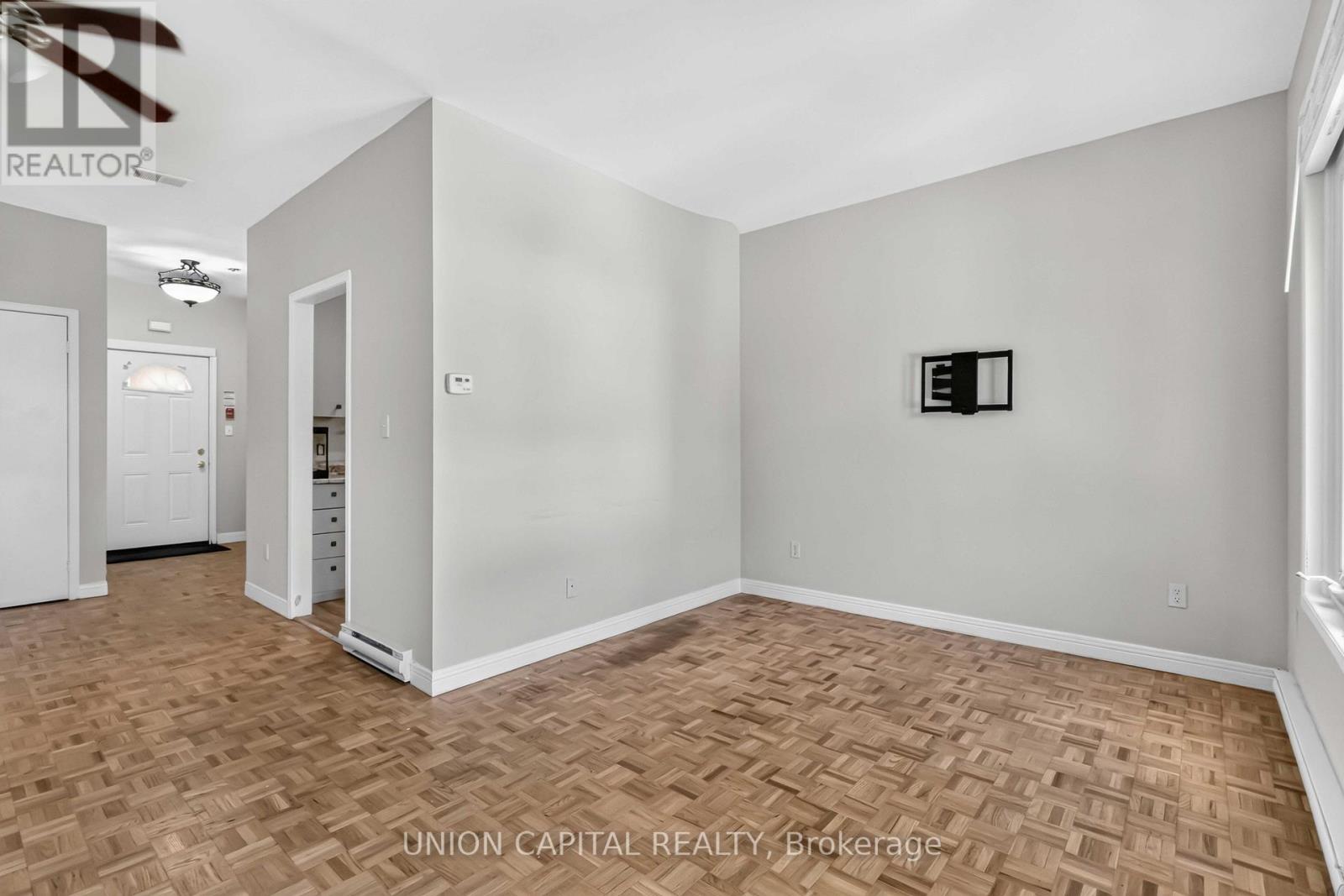 444 Parliament Street, Toronto, Ontario  M5A 3A2 - Photo 5 - C13655544
