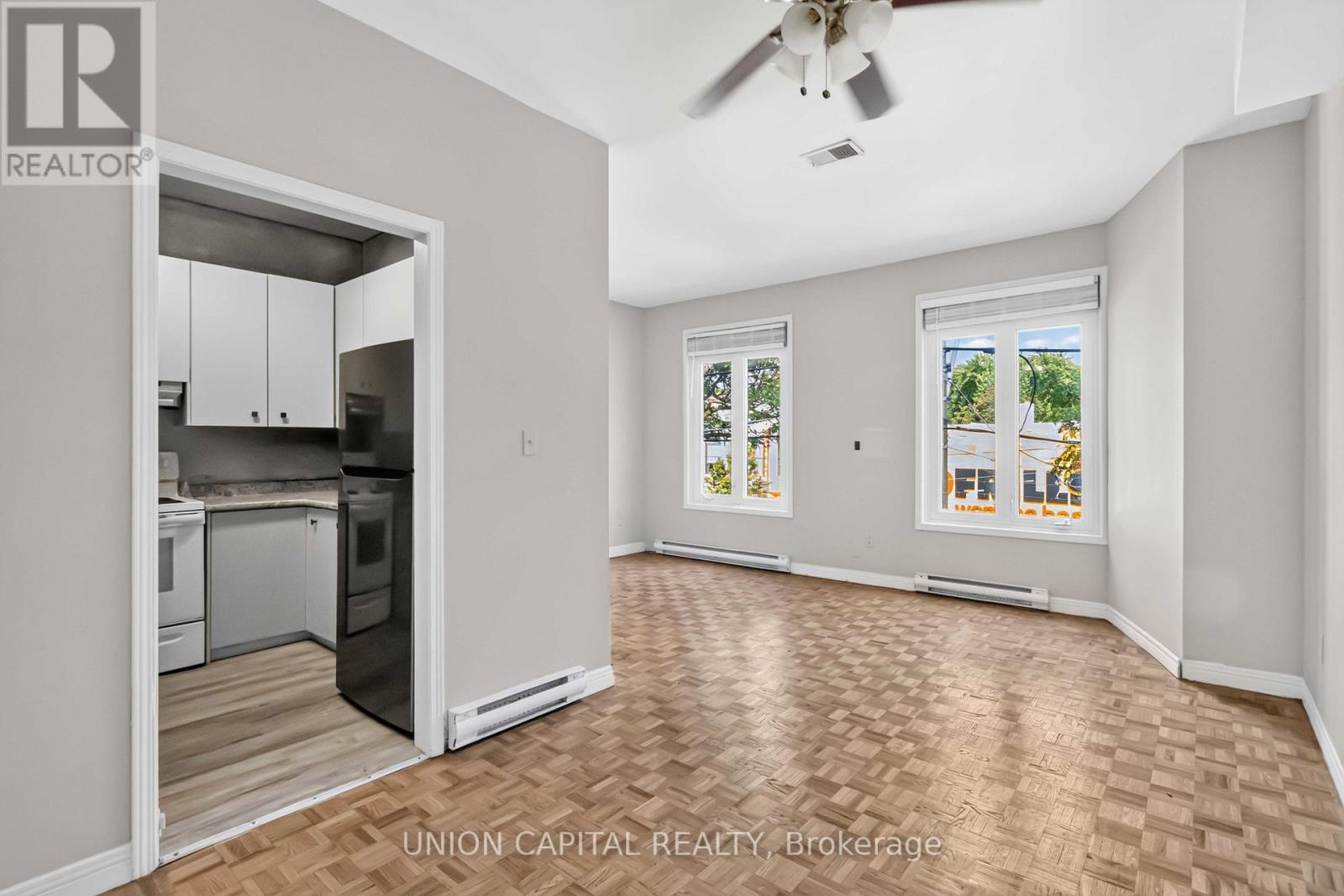 444 Parliament Street, Toronto, Ontario  M5A 3A2 - Photo 3 - C13655544