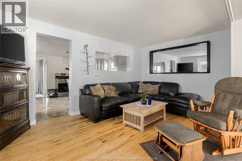 1025 William Street, Tecumseh, Ontario  N8N 2A5 - Photo 4 - 26019269