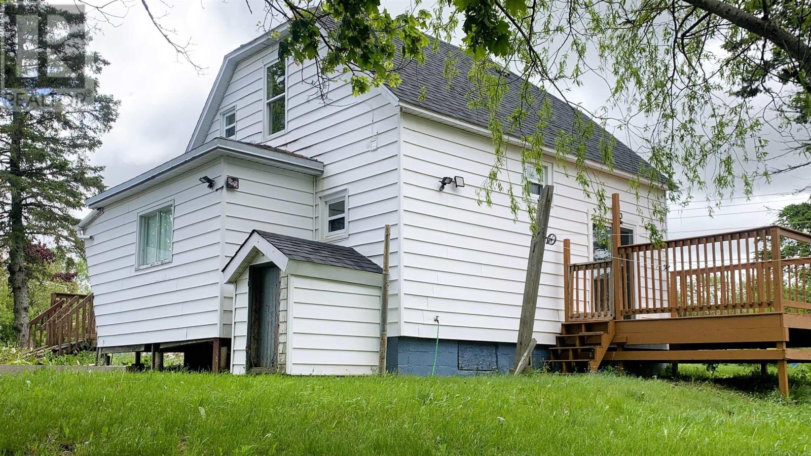9 Clarke Street, Springhill, Nova Scotia  B0M 1X0 - Photo 3 - 202614014