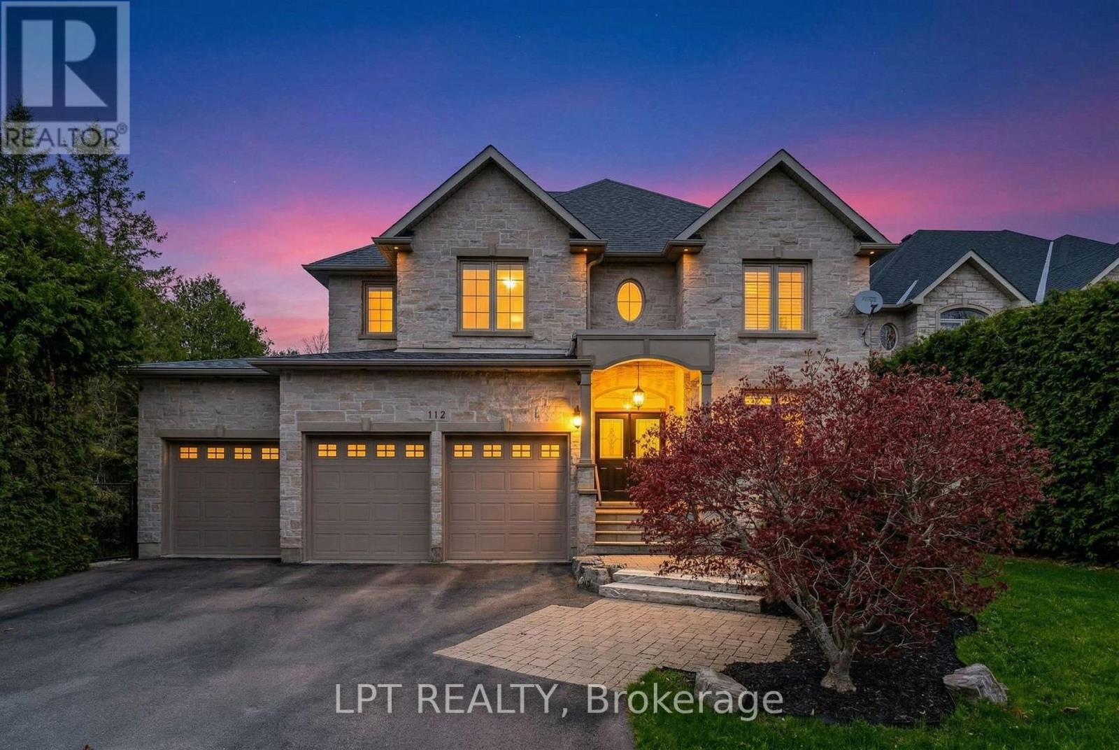 112 Tyler Street, Aurora, Ontario  L4G 2N3 - Photo 2 - N13656290