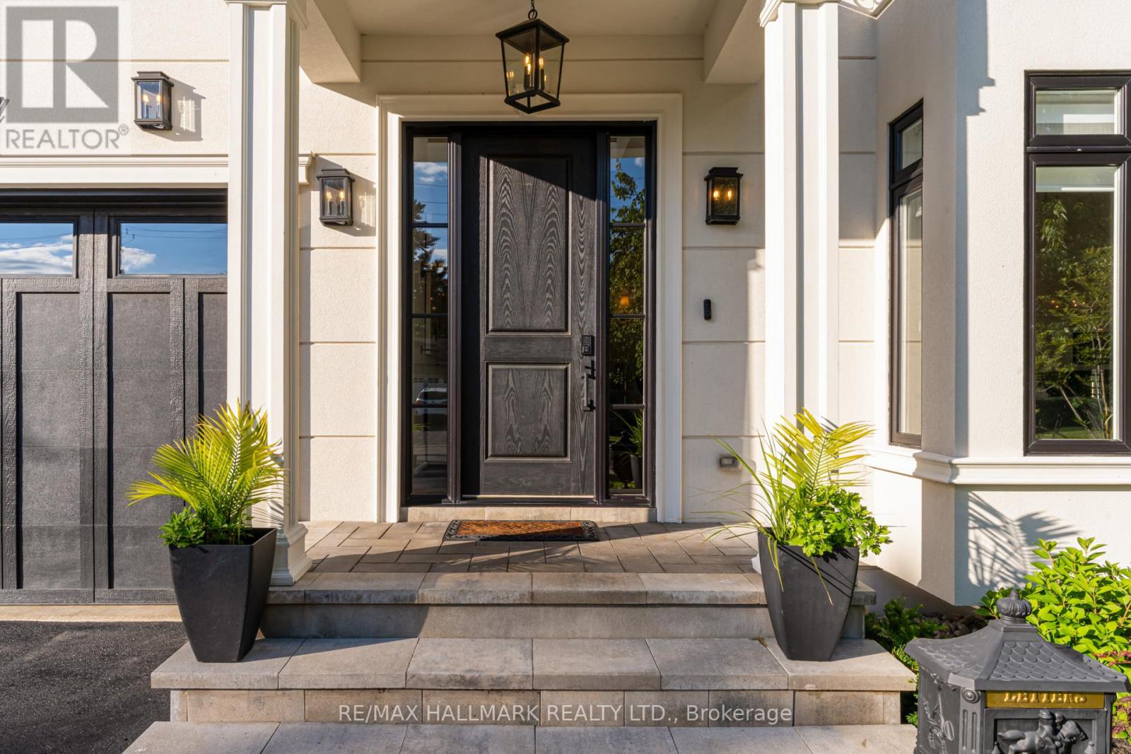 277 Belvenia Road, Burlington, Ontario  L7L 2G5 - Photo 4 - W13656332
