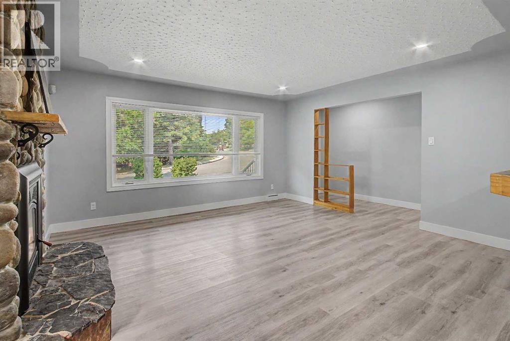 18 Collingwood Place Nw, Calgary, Alberta  T2L 0P9 - Photo 5 - A2335323