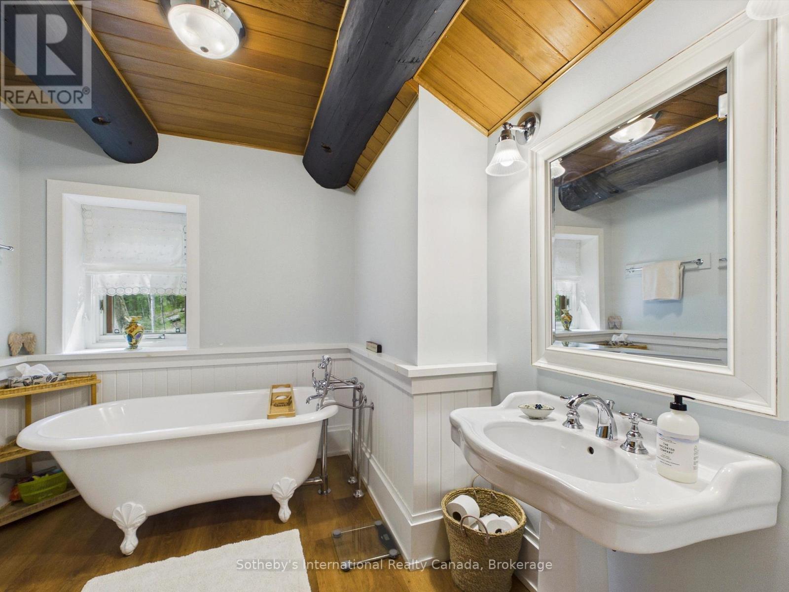 1054 Hilltop Crescent, Lake Of Bays (Franklin), Ontario  P0A 1H0 - Photo 34 - X13656280