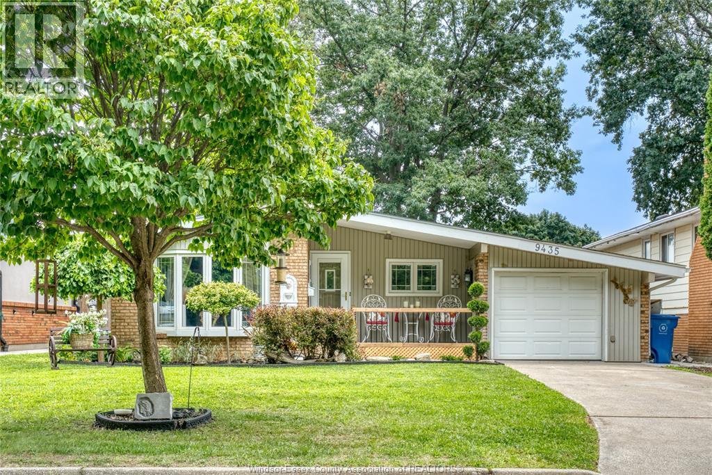 MLS# 26019314: 9435 RIDGE ROAD, Windsor, Canada
