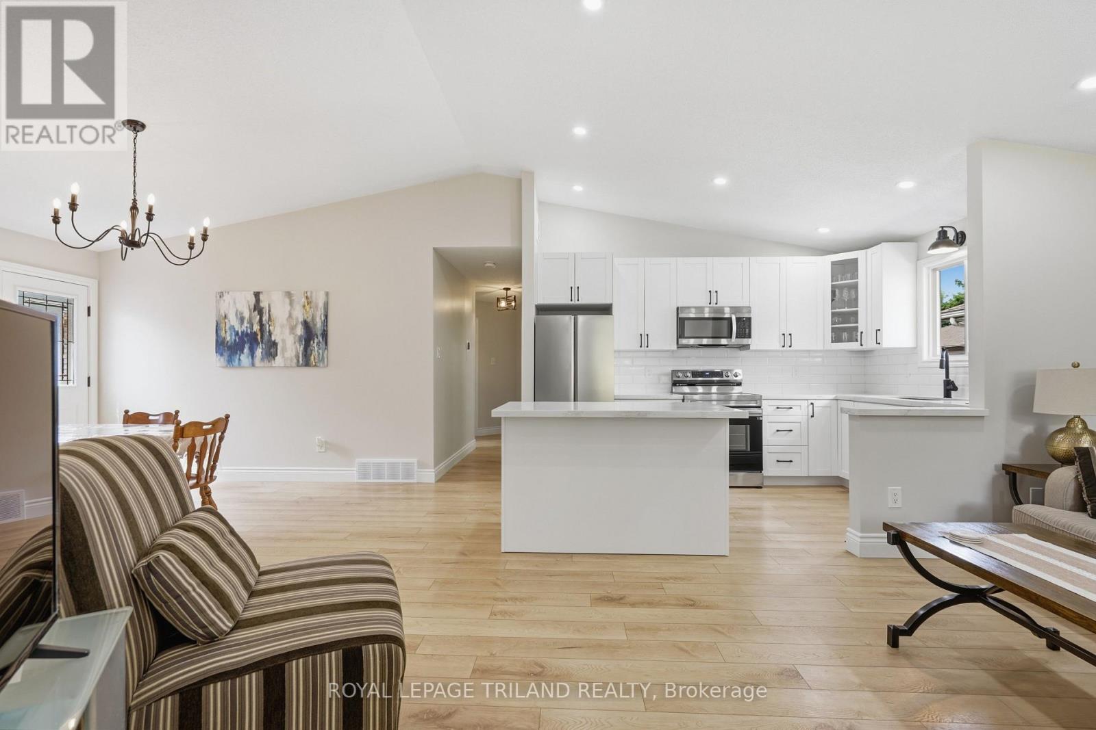 74 Kennedy Place, London East, Ontario  N5V 4W1 - Photo 4 - X13656484