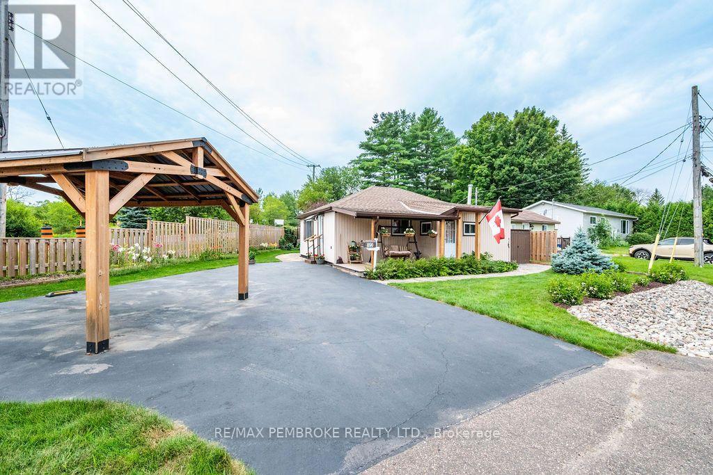 890 Lea Street, Pembroke, Ontario