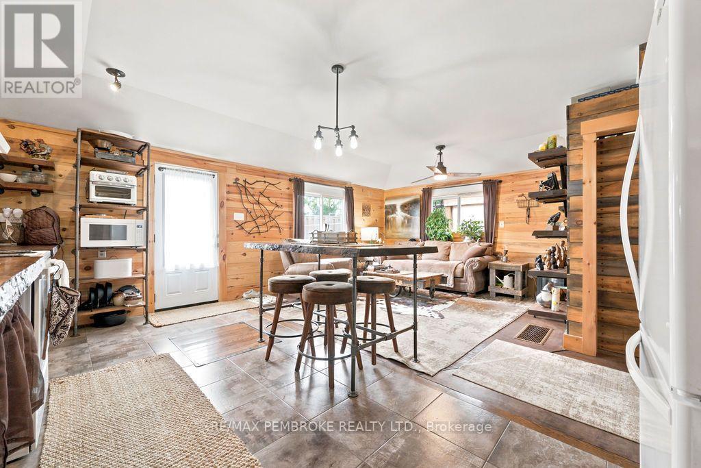 890 Lea Street, Pembroke, Ontario K8A 6H7 - Photo 3 - X13656356