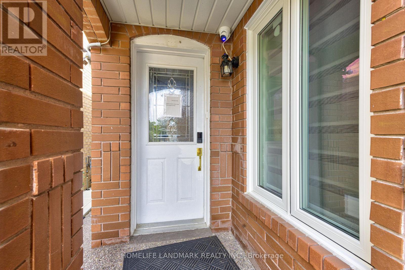 1192 Prestonwood Crescent, Mississauga, Ontario  L5V 2V3 - Photo 2 - W13652996