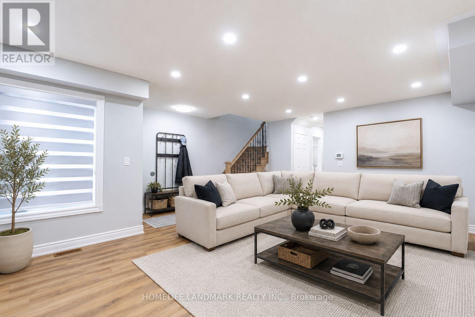 1192 Prestonwood Crescent, Mississauga, Ontario  L5V 2V3 - Photo 3 - W13652996