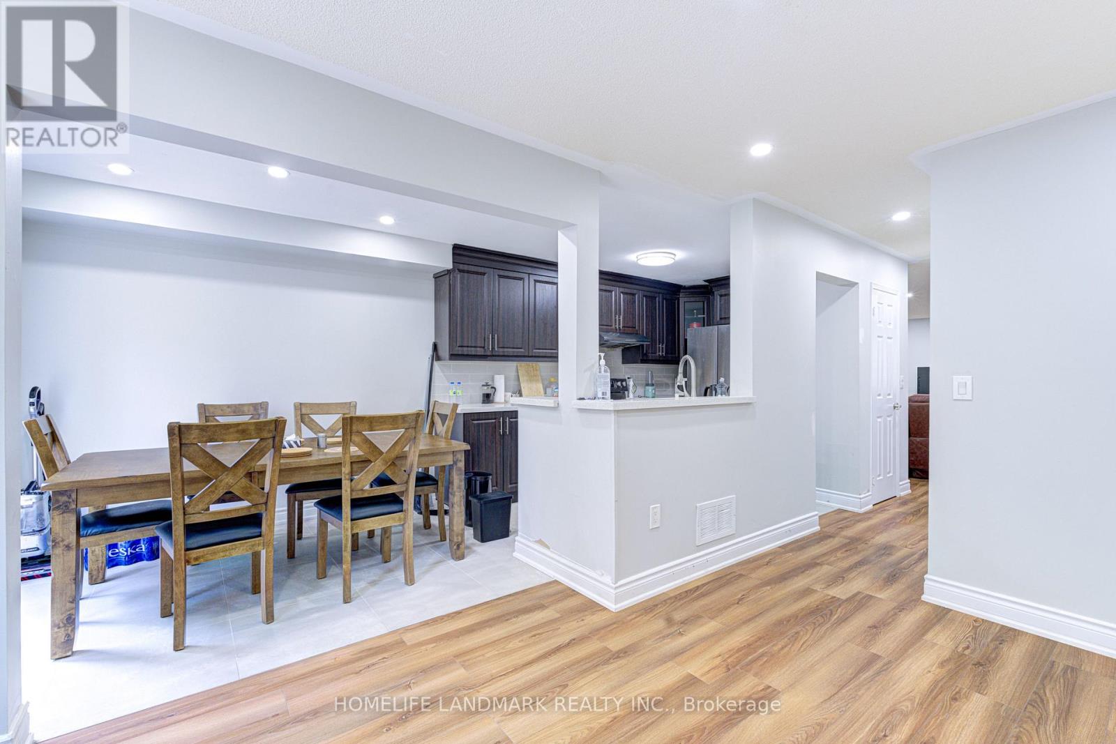 1192 Prestonwood Crescent, Mississauga, Ontario  L5V 2V3 - Photo 5 - W13652996