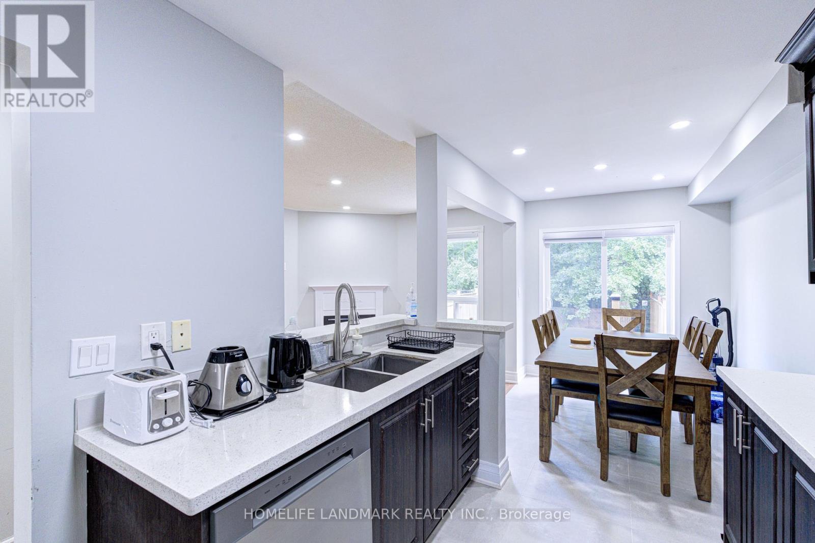 1192 Prestonwood Crescent, Mississauga, Ontario  L5V 2V3 - Photo 9 - W13652996