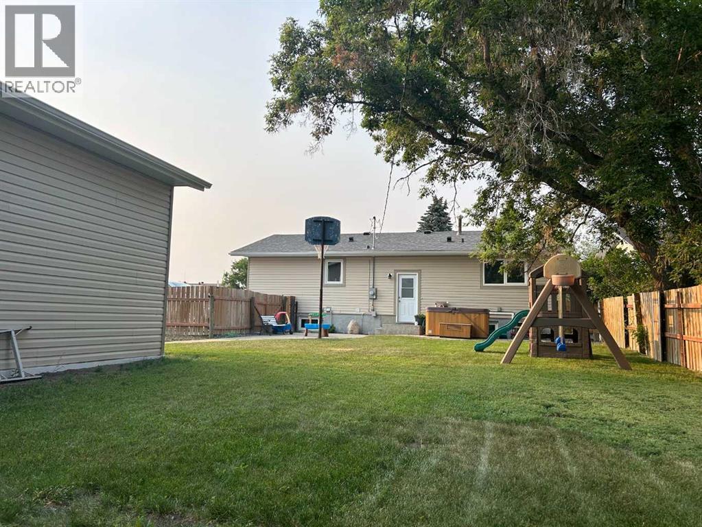 949 3 Avenue N, Vauxhall, Alberta  T0K 2K0 - Photo 8 - A2331402