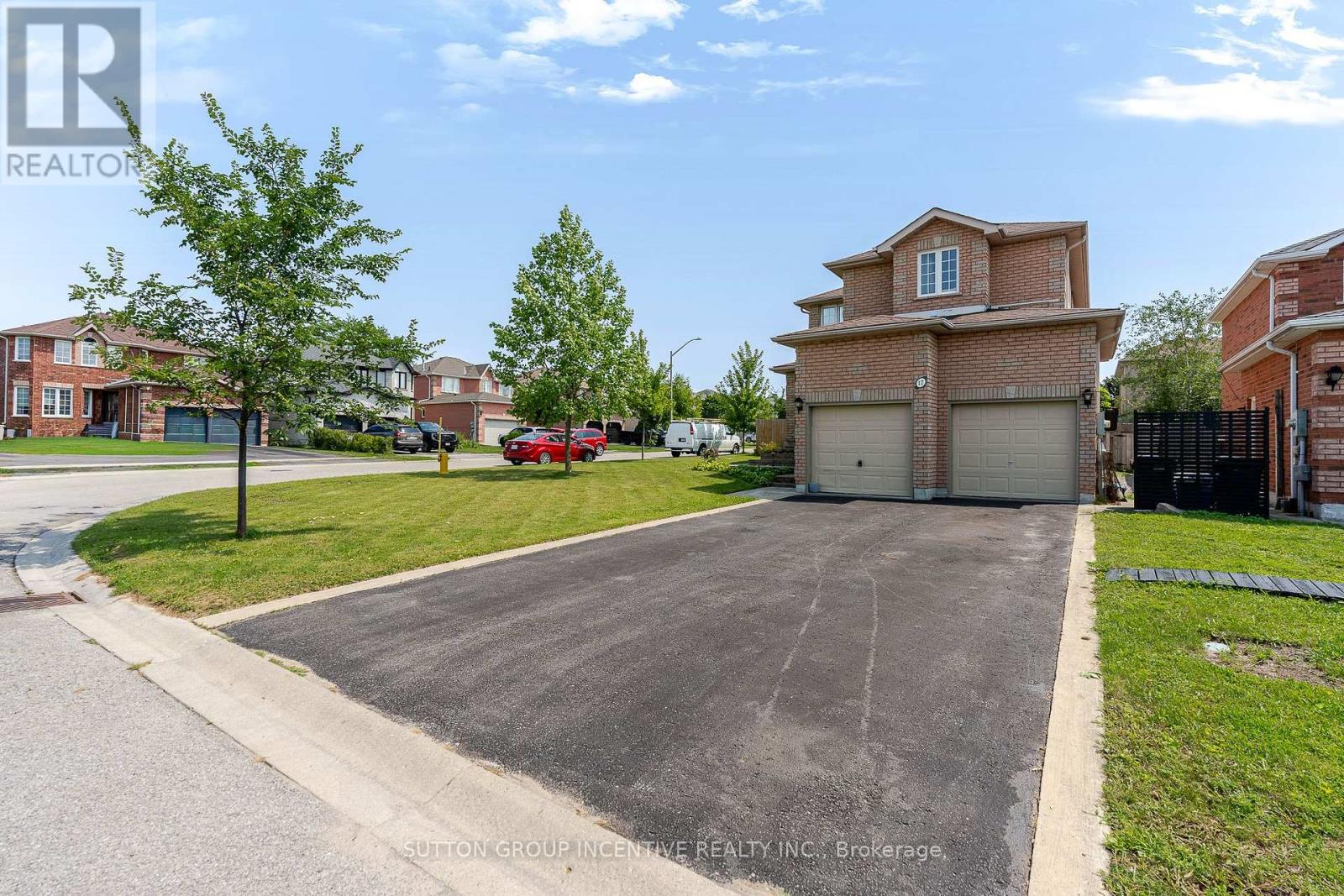 17 Shaina Court, Barrie, Ontario  L4N 9S6 - Photo 3 - S13656392