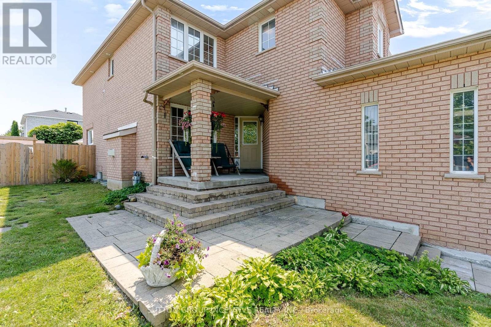 17 Shaina Court, Barrie, Ontario  L4N 9S6 - Photo 4 - S13656392