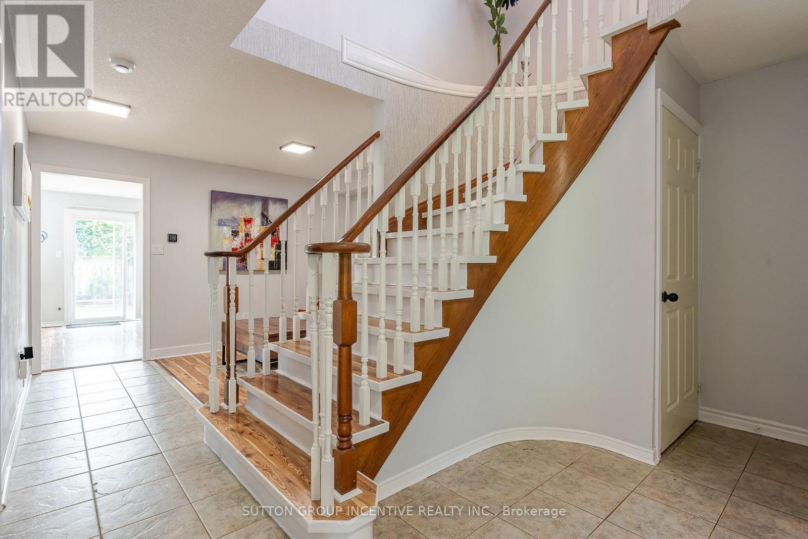 17 Shaina Court, Barrie, Ontario  L4N 9S6 - Photo 7 - S13656392