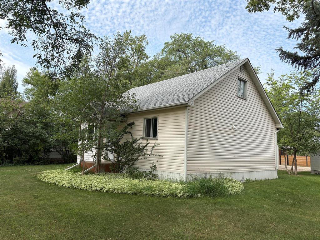 511 Laurier Avenue, Killarney, Manitoba  R0K 1G0 - Photo 2 - 202619850