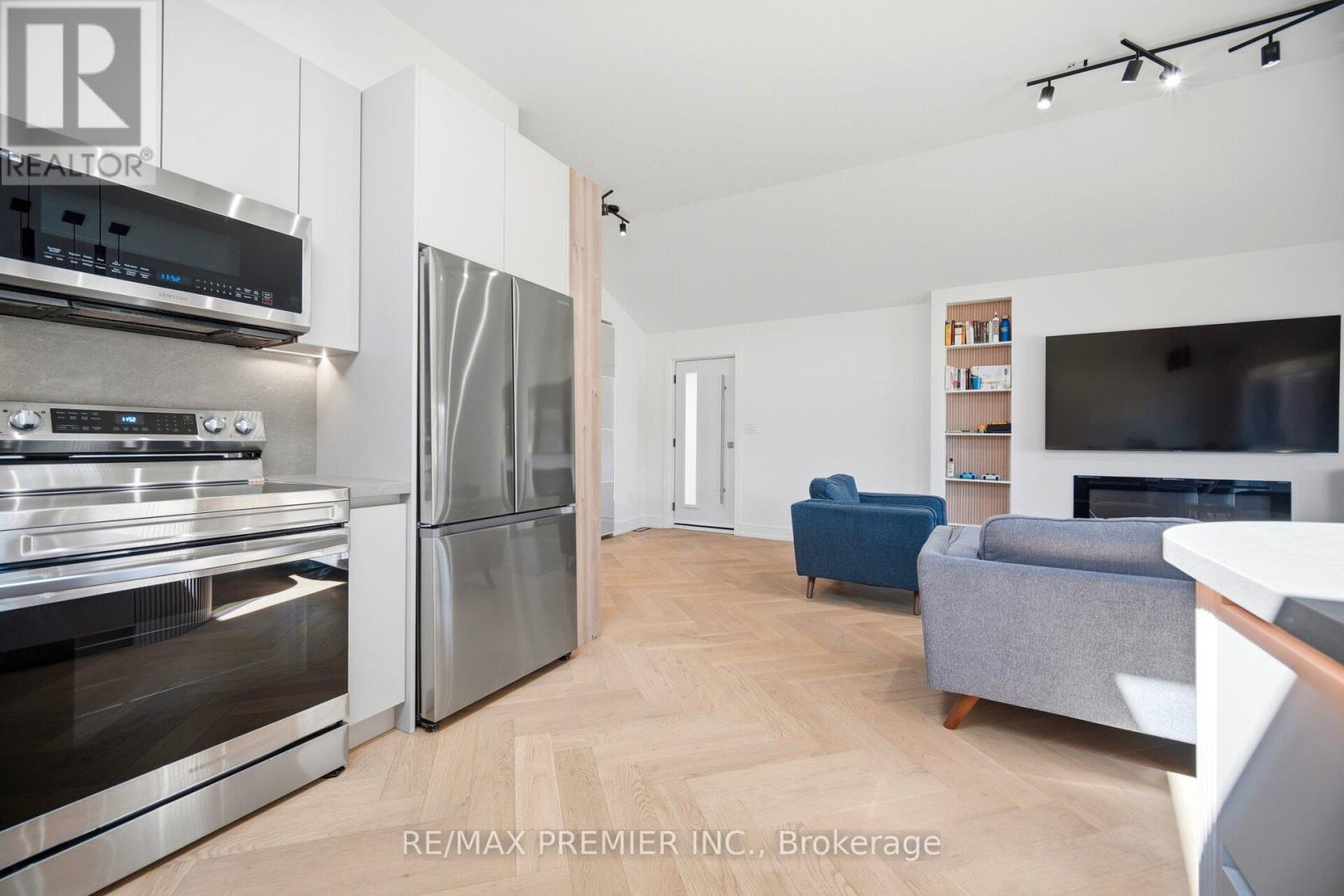 19 Jacinta Drive, Toronto, Ontario  M6L 1H6 - Photo 10 - W13656414