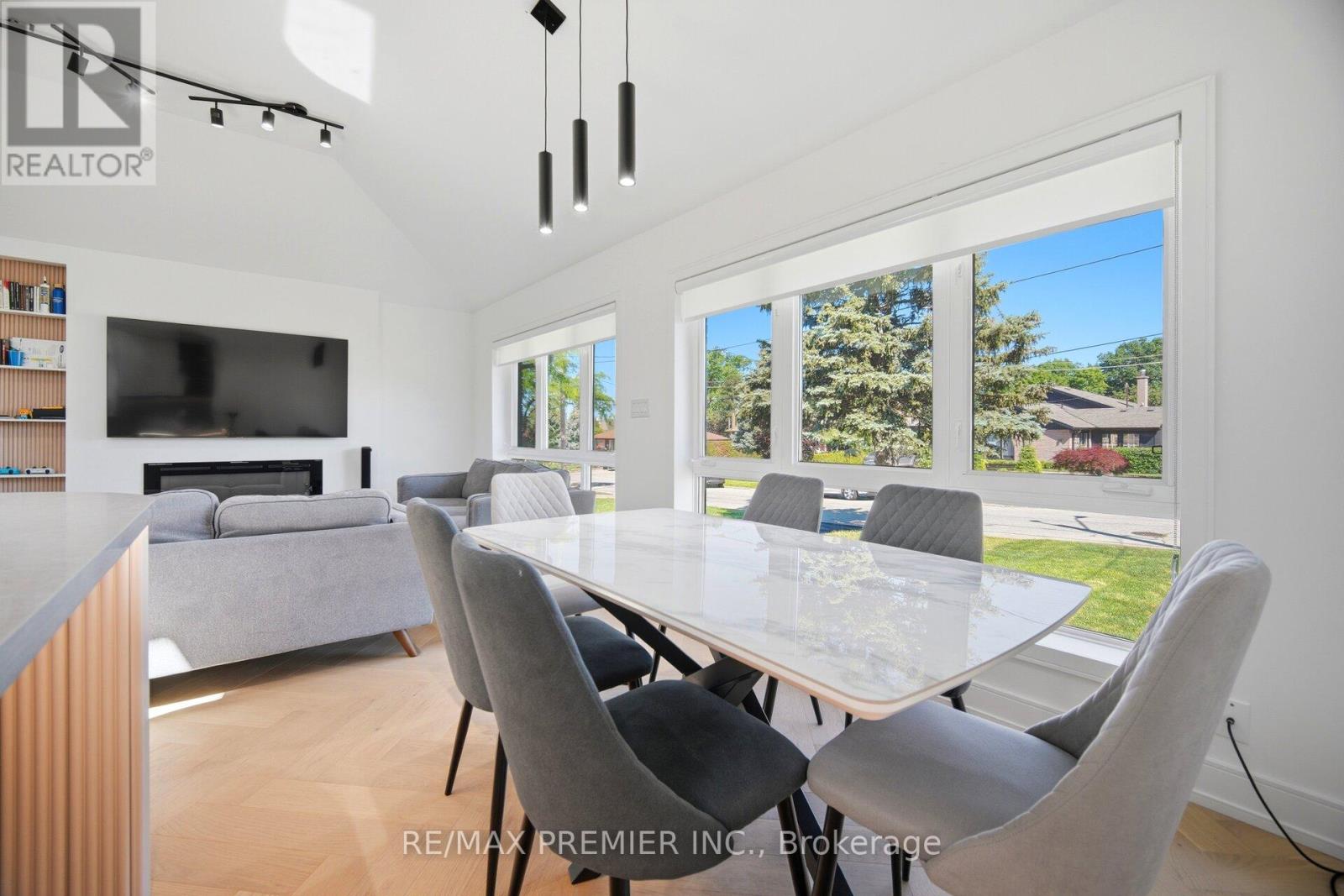 19 Jacinta Drive, Toronto, Ontario  M6L 1H6 - Photo 13 - W13656414