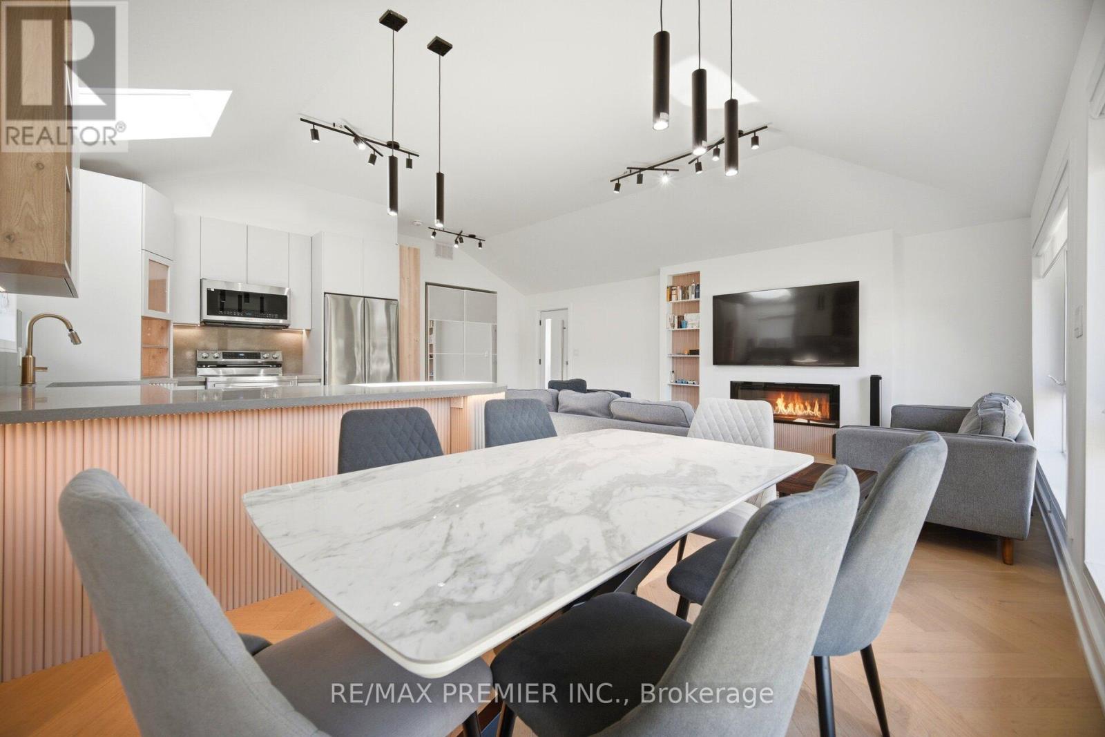 19 Jacinta Drive, Toronto, Ontario  M6L 1H6 - Photo 15 - W13656414