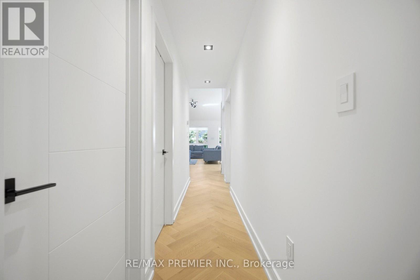 19 Jacinta Drive, Toronto, Ontario  M6L 1H6 - Photo 20 - W13656414