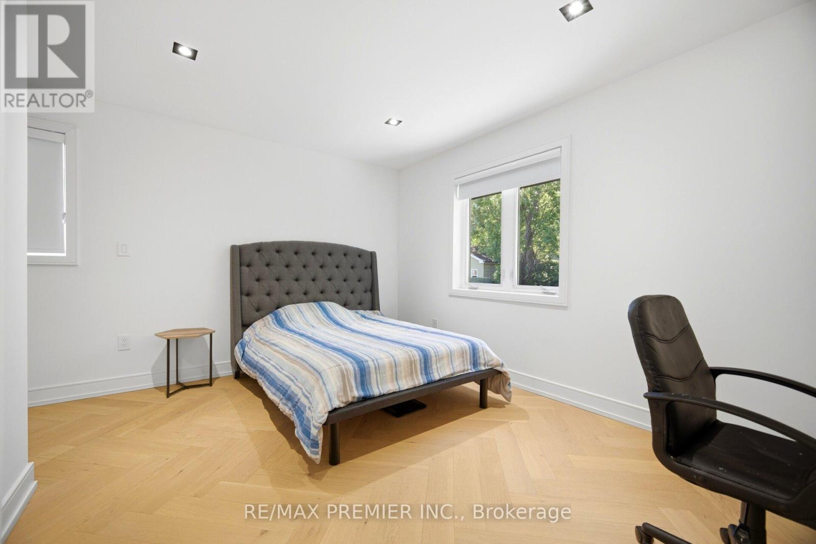 19 Jacinta Drive, Toronto, Ontario  M6L 1H6 - Photo 21 - W13656414