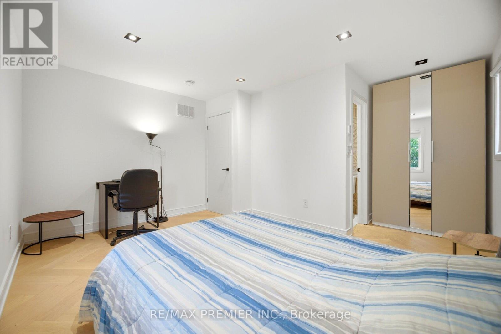 19 Jacinta Drive, Toronto, Ontario  M6L 1H6 - Photo 22 - W13656414